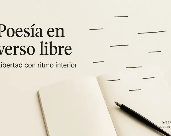 En öppen anteckningsbok med en fjäderpenna, redo att skriva dikter som rimmar. Texten "Poesía en verso libre" antyder frihet i skrivandet.