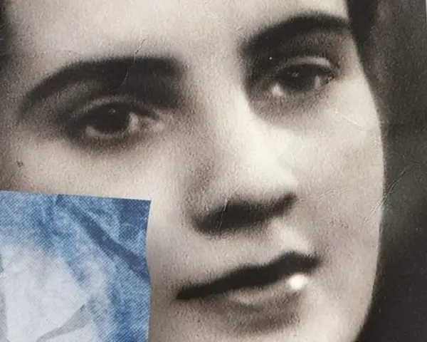Närbild på Gunilla Boethius ansikte, en gammal svartvit bild med en bit blått tyg över vänstra delen.