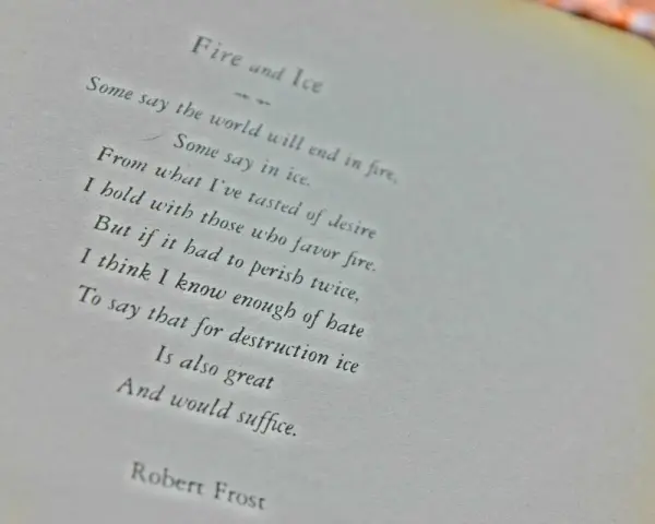 En kort dikt med udd, "Fire and Ice" av Robert Frost, funderar över världens undergång genom eld eller is.