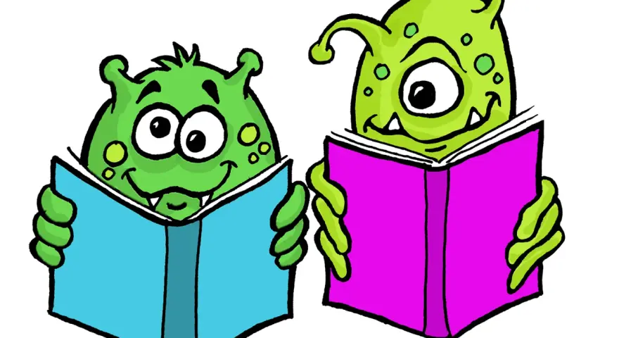 Två gröna monster läser böcker. Det ena monster har en blå bok, det andra en lila. De verkar njuta av att läsa, trots att det är en brist i boken.