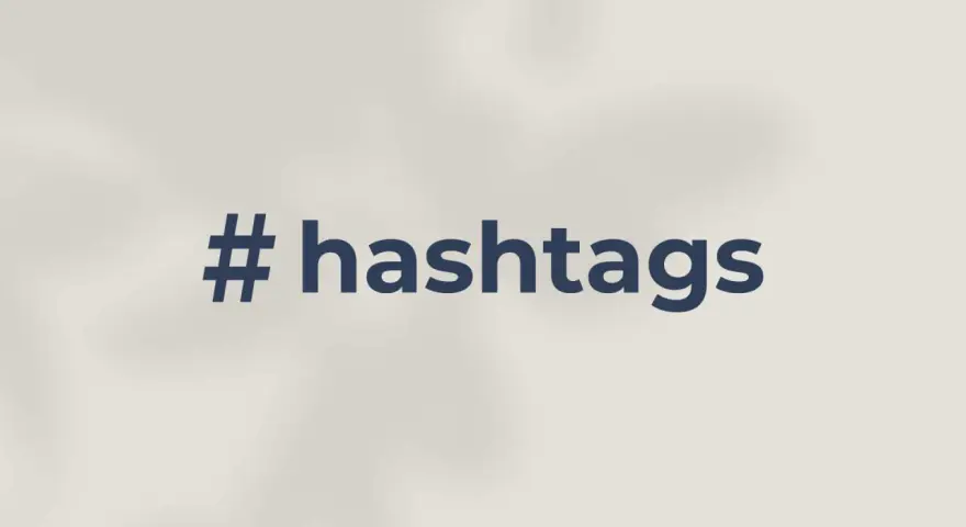 Texten "# hashtags" i mörkblå färg mot en ljus bakgrund. Enkel design som lyfter fram ordet. #svenska